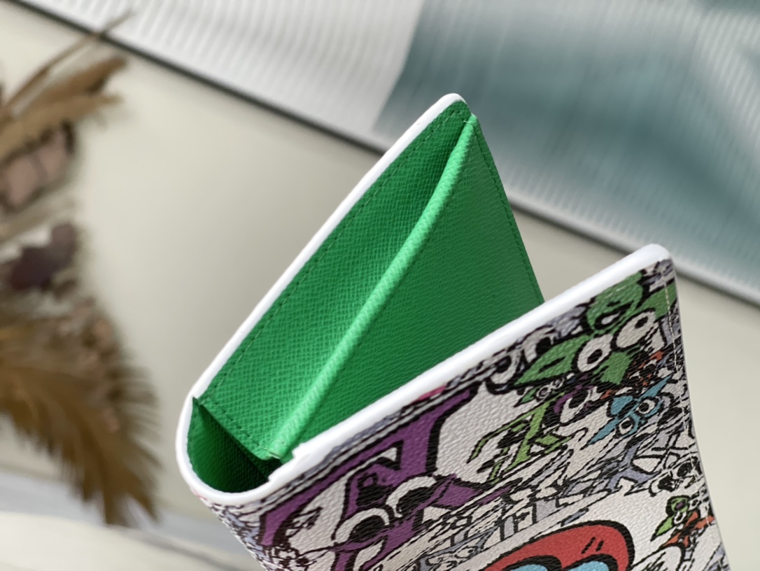 𝐋𝐎𝐔𝐈𝐒 𝐕𝐔𝐈𝐓𝐓𝐎𝐍   M82011