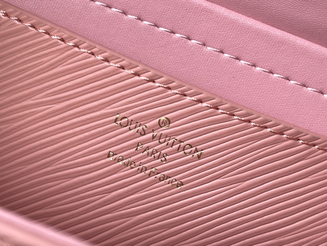 𝐋𝐎𝐔𝐈𝐒 𝐕𝐔𝐈𝐓𝐓𝐎𝐍    M21605