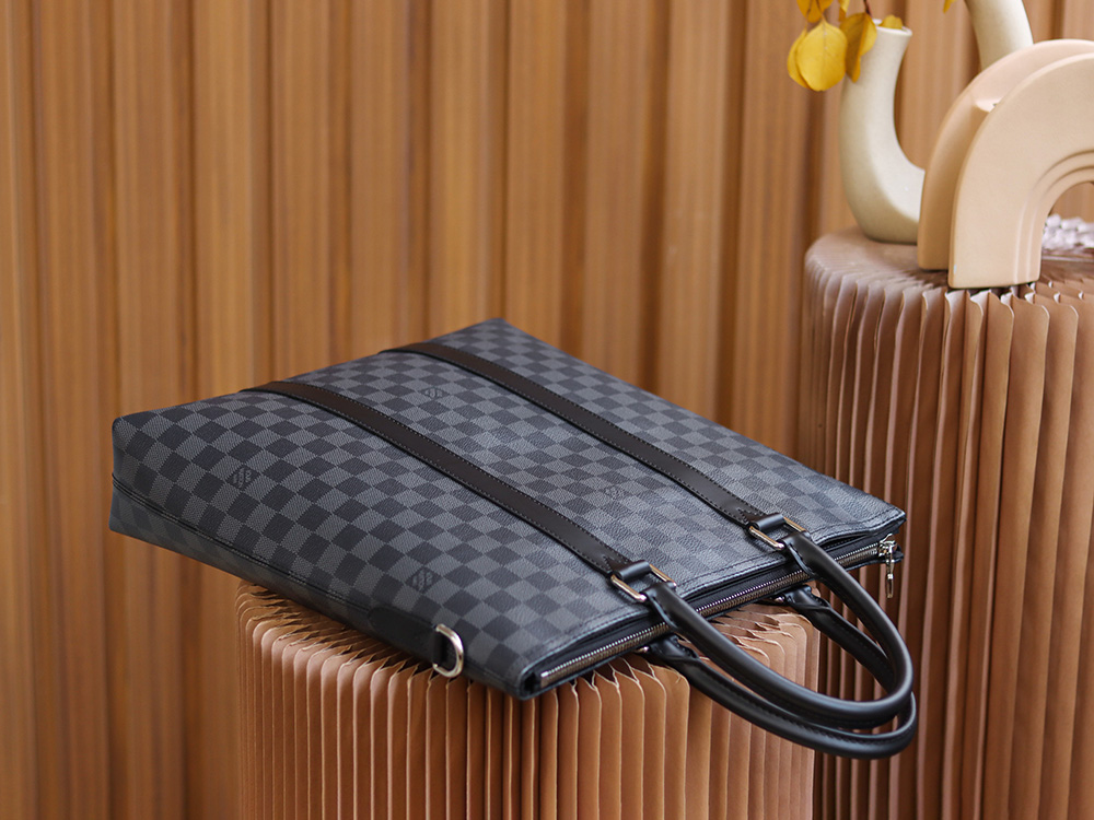 Louis Vuitton 𝘼𝙣𝙩𝙤𝙣 𝙏𝙤𝙩𝙚 Briefcase M40000