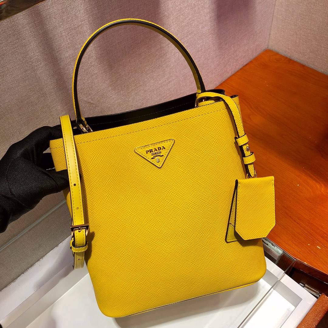𝐏𝐑𝐀𝐃𝐀 Double handbag 1BA212