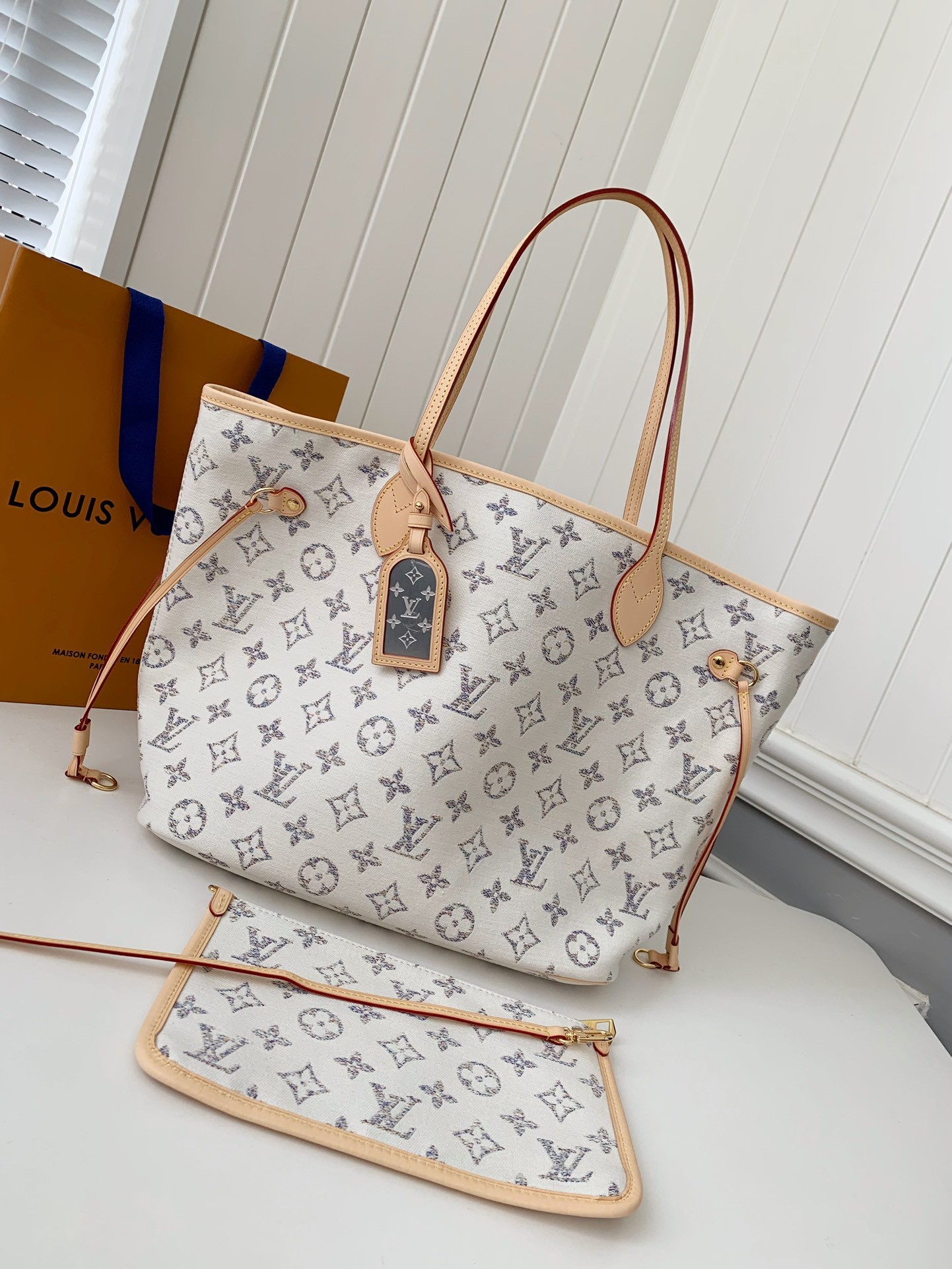 Louis Vuitton Neverfull medium handbag M24905 Size：31*28*14cm