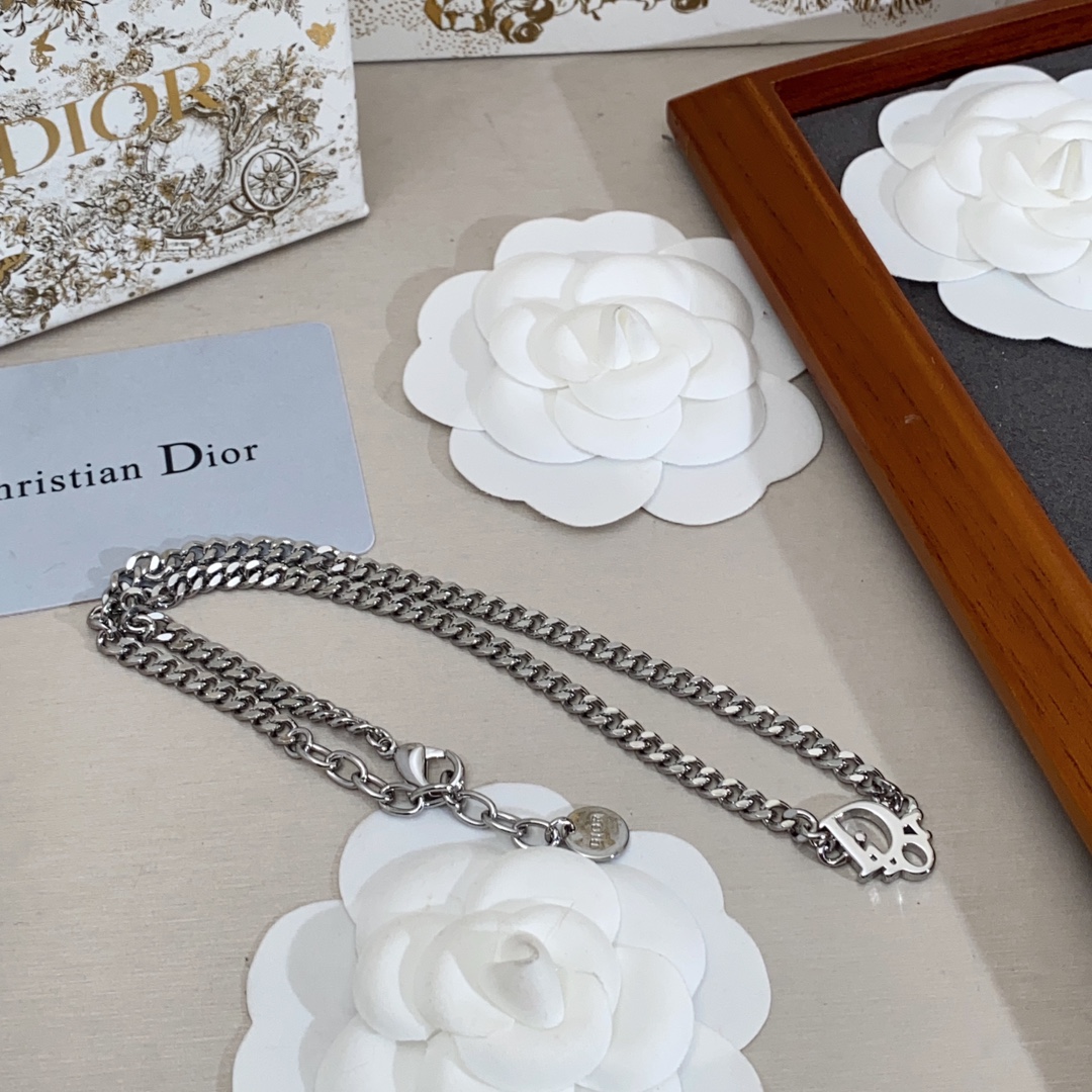 Dior necklace