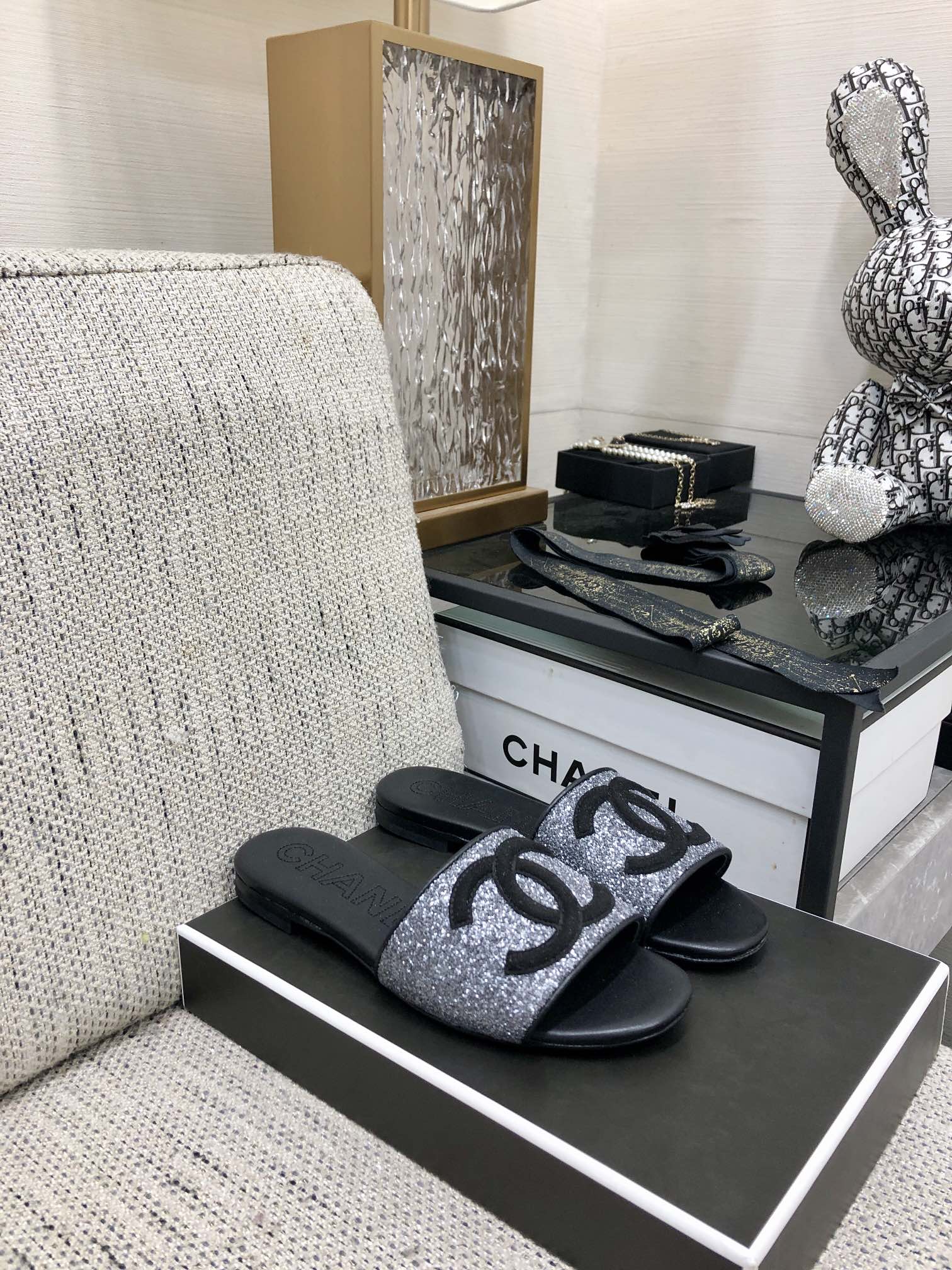 CHANEL 2023 spring and summer latest electric embroidery honey slippers Imported leather outsole