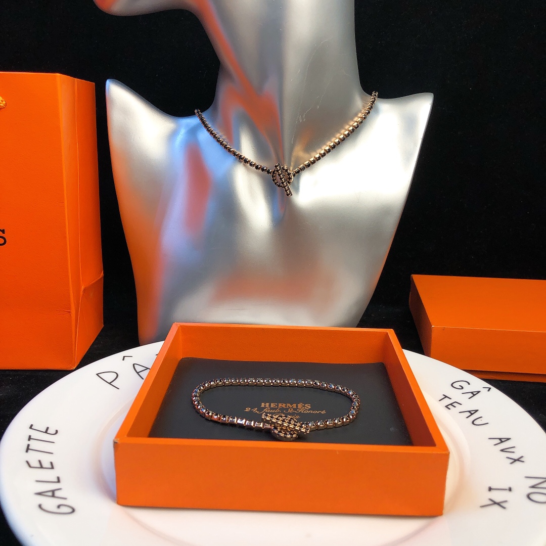 Hermes necklace