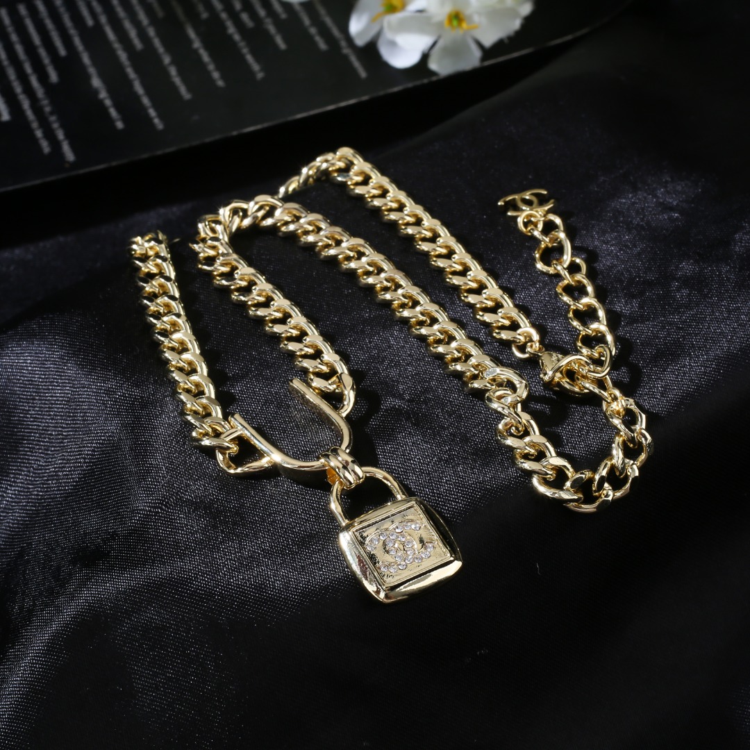 CHANEL🇫🇷Xiaoxiang Lock 🔒Necklace