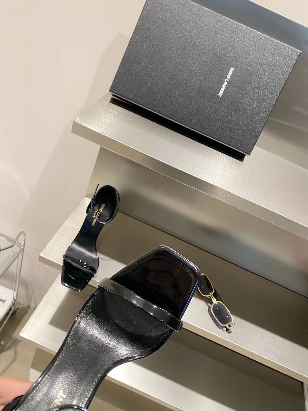 𝙎𝙖𝙞𝙣𝙩 𝙇𝙖𝙪𝙧𝙚𝙣𝙩 | 𝟐𝟎𝟐𝟏/𝐒𝐒 𝐧𝐞𝐰 YSL｜A beautiful classic Alphabet high-heeled sandals