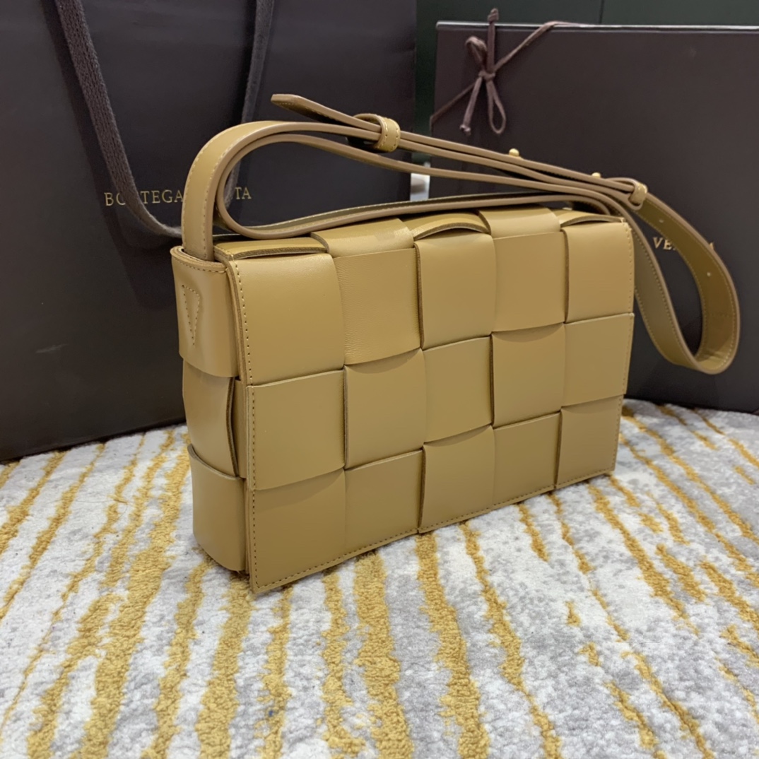 Bottega Veneta  𝘾𝘼𝙎𝙎𝙀𝙏𝙏𝙀 #578004