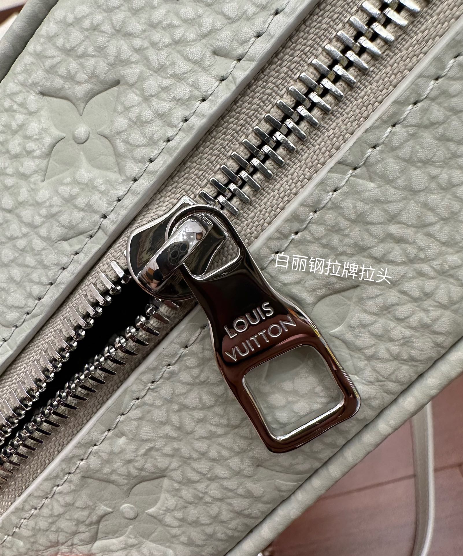 Louis Vuitton M81606