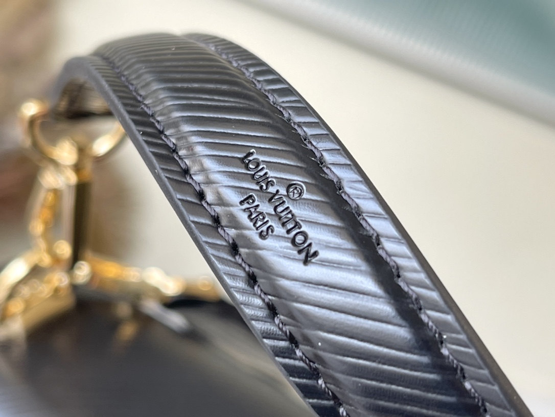 𝐋𝐎𝐔𝐈𝐒 𝐕𝐔𝐈𝐓𝐓𝐎𝐍      M21554