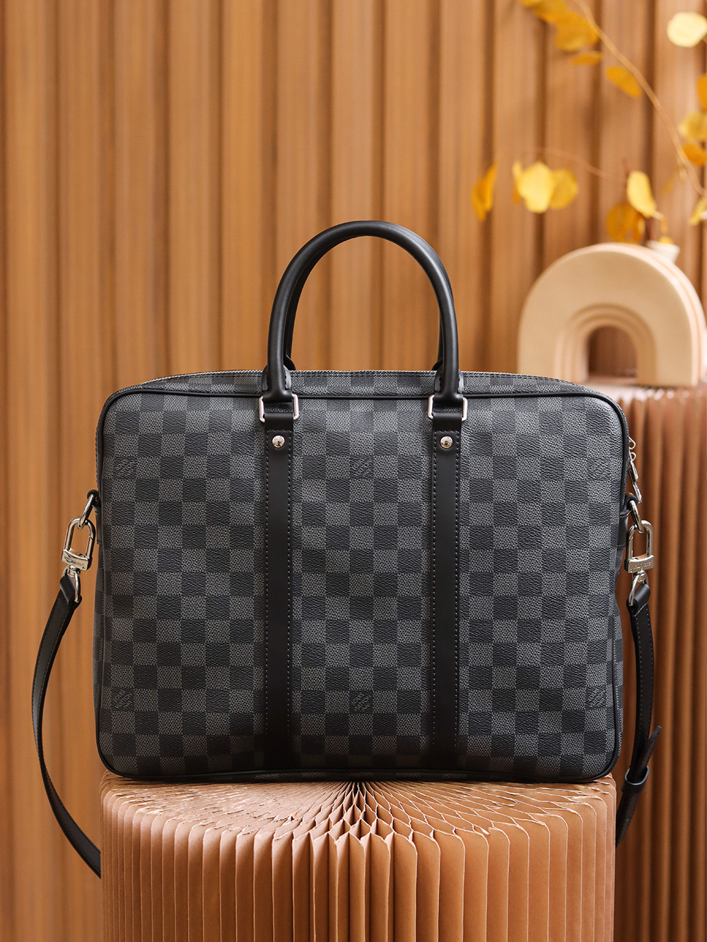 Louis Vuitton 𝐏𝐎𝐑𝐓𝐄 𝐃𝐎𝐂𝐔𝐌𝐄𝐍𝐓𝐒 𝐕𝐎𝐘𝐀𝐆𝐄 Briefcase M41478