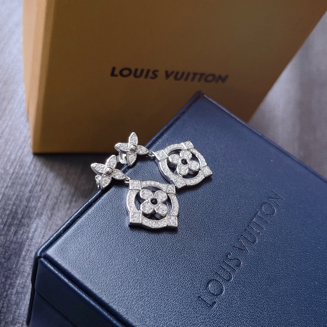 Louis Vuitton Lv new flower stud earrings