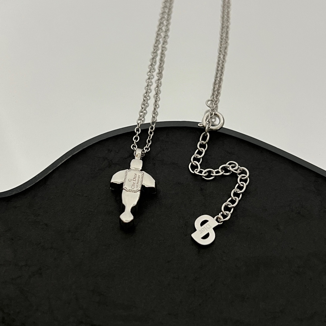 Dior necklace