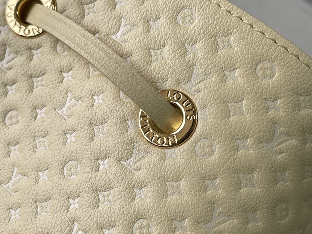 𝐋𝐎𝐔𝐈𝐒 𝐕𝐔𝐈𝐓𝐓𝐎𝐍     M22599