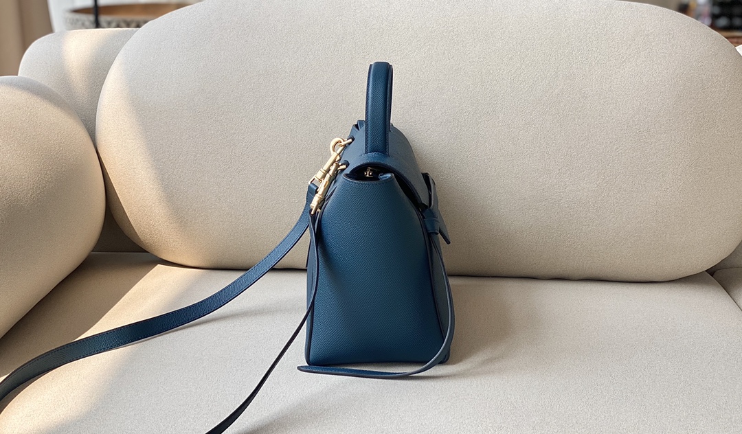 𝐂𝐞𝐥𝐢𝐧𝐞 BELT MICRO BAG in grained calfskin