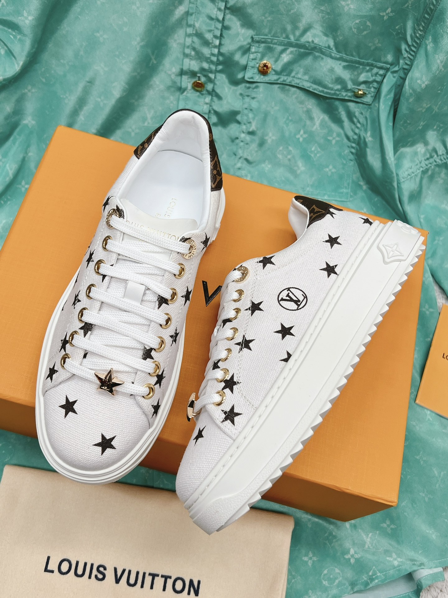 Louis Vuitton x Yayoi Kusama cooperation model classic white shoes 𝐓𝐢𝐦𝐞 𝐨𝐮𝐭 wave point sneakers