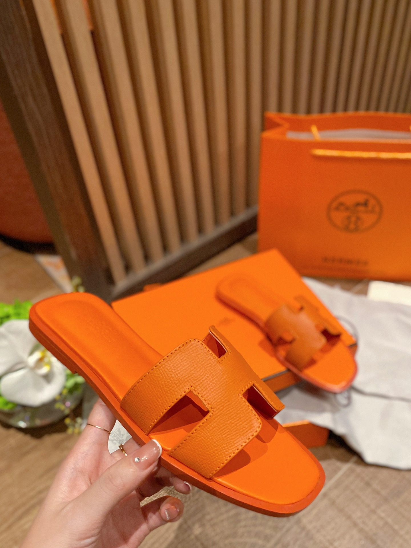 Hermes new revision of the first layer of cowhide