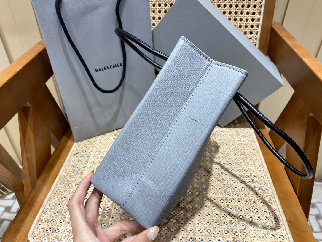 BALENCIAGA 𝗦𝗵𝗼𝗽𝗽𝗶𝗻𝗴 𝗯𝗮𝗴 Cowhide shopping paper bag