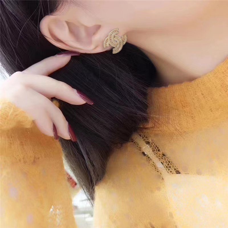 CHANEL🇫🇷Xiaoxiang square diamond letter crystal diamond stud earrings