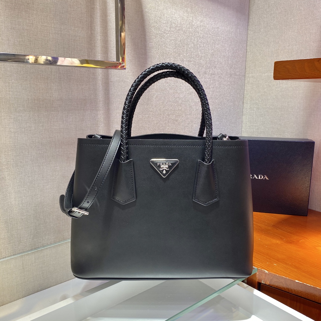 𝐏𝐑𝐀𝐃𝐀 Knitted handbag 1BG775