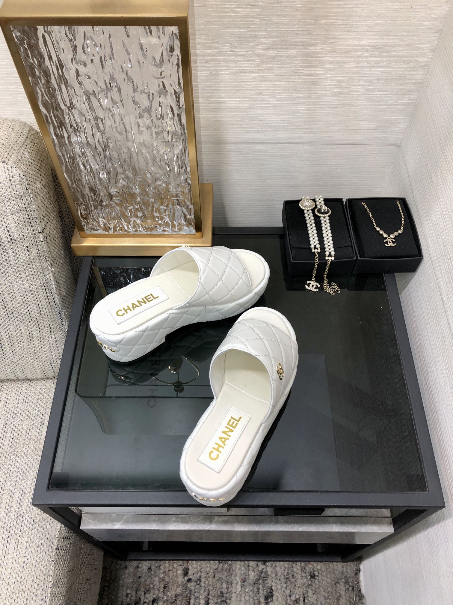 CHANEL 2022 early spring latest slope heel slippers fashionable and versatile series wear-resistant rubber outsole