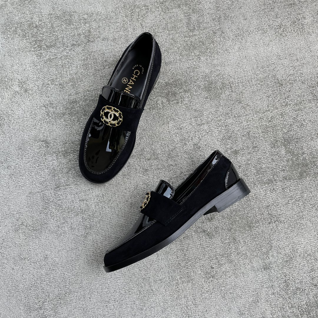 CHANEL Louboutins Simple small single shoes Lace-shaped round Logo leather outsole