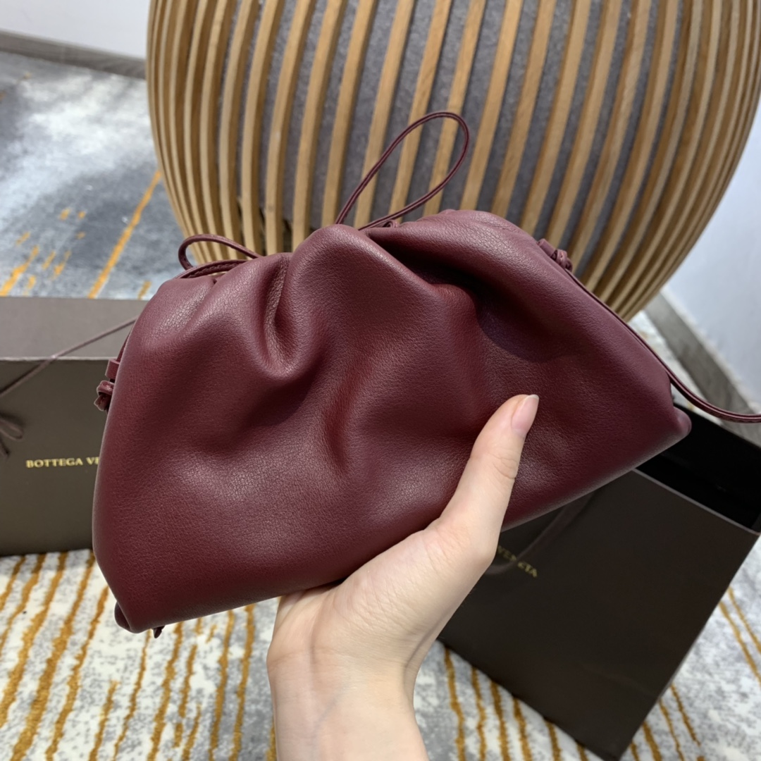 Bottega Veneta  THE MINI POUCH  #585852