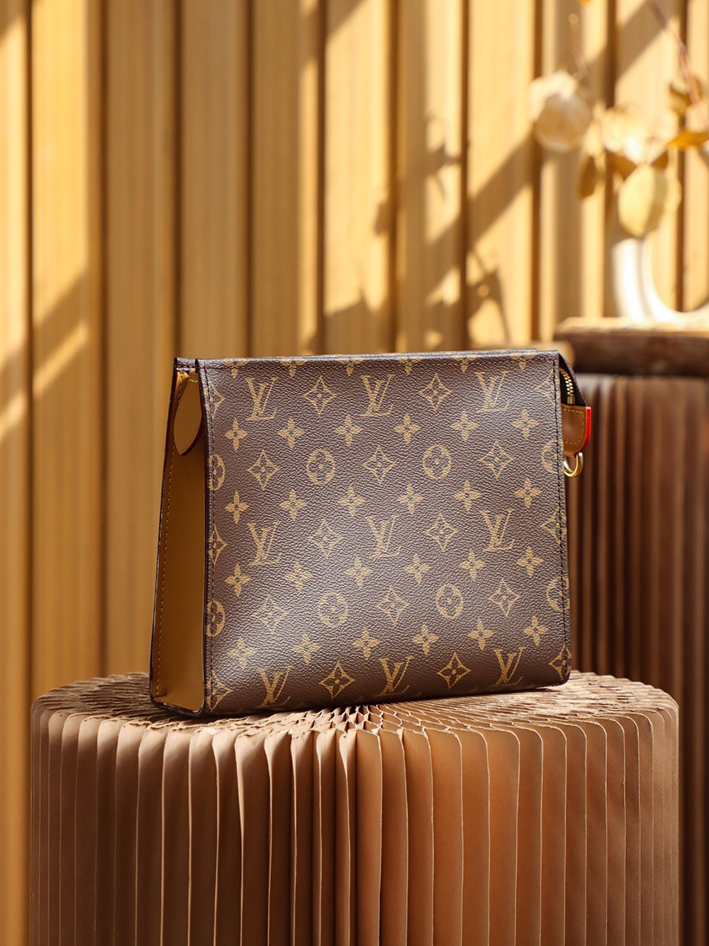 Louis Vuitton 𝐓𝐎𝐈𝐋𝐄𝐓𝐑𝐘 𝟐𝟔 new wash bag #M81412