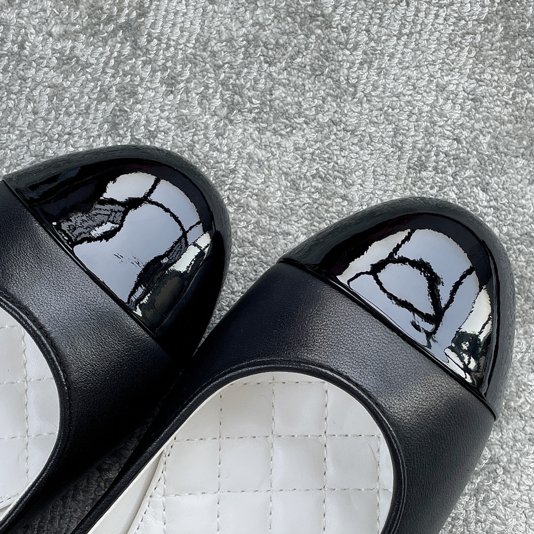 CHANEL 22 years of the latest models of a unique temperament of a ballet shoe zinc alloy half-ring iron ring design