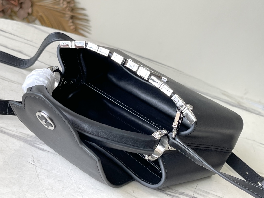 𝐋𝐎𝐔𝐈𝐒 𝐕𝐔𝐈𝐓𝐓𝐎𝐍   M51783