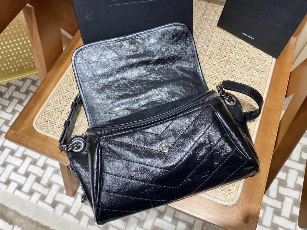 SAINT LAURENT 𝑵𝒊𝒌𝒊 𝒃𝒐𝒅𝒚 𝒃𝒂𝒈  #577124.JD