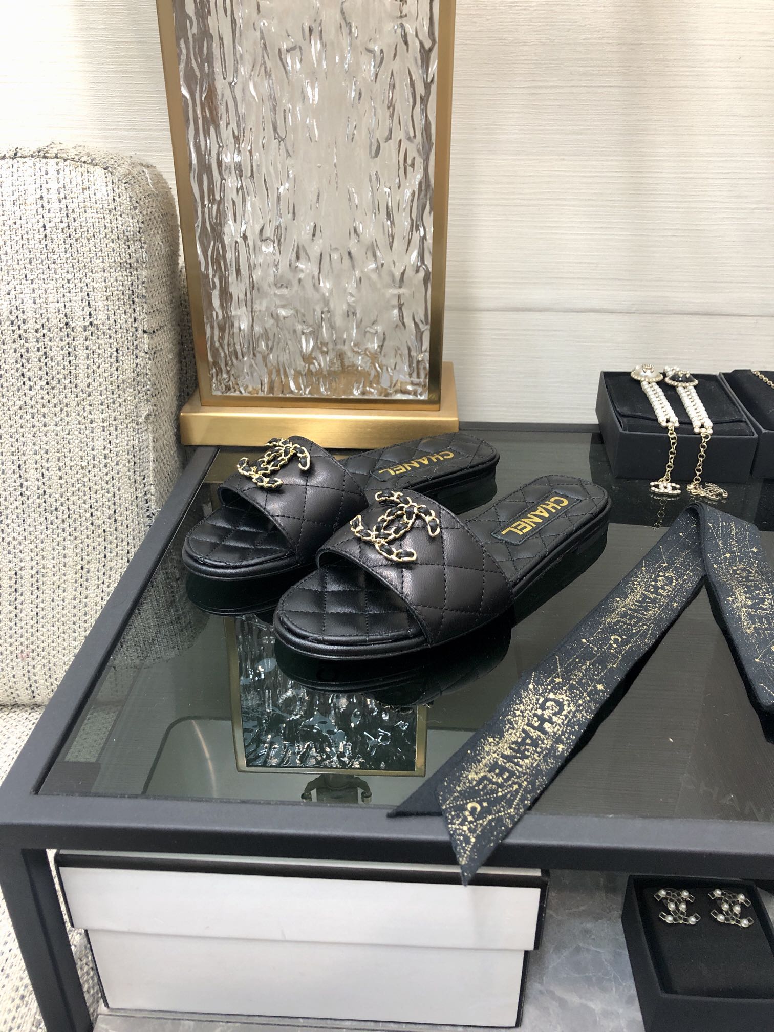 CHANEL 2023 spring and summer latest electric embroidery honey slippers Imported leather outsole