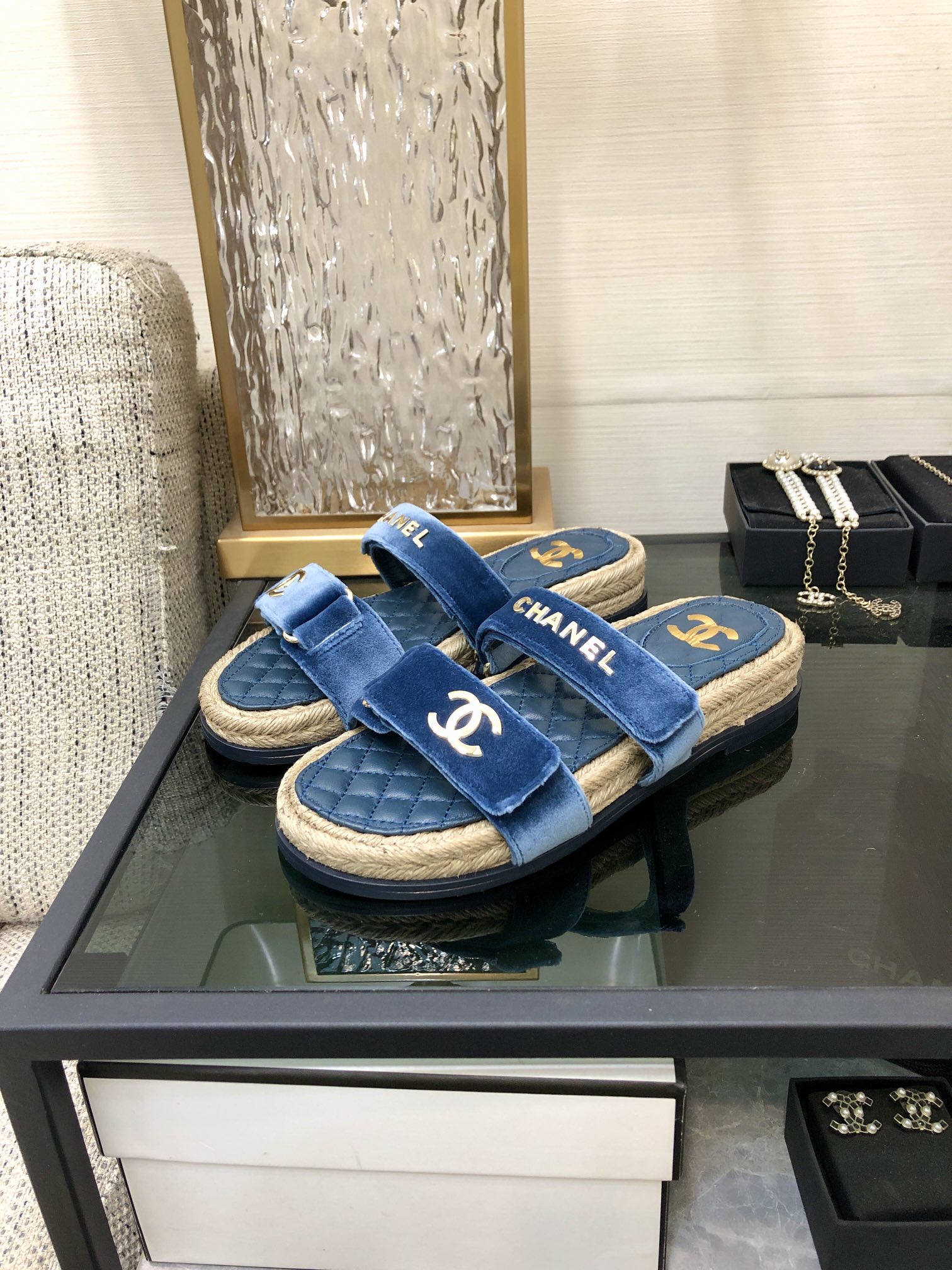 CHANEL 2023 spring and summer latest woven velcro slippers Italy imported multi-layer leather outsole