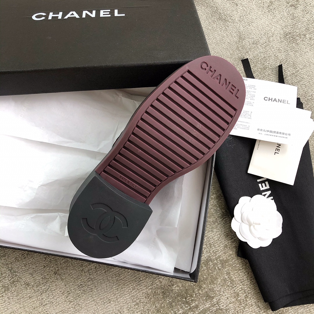 CHANEL Louboutins retro cute Louboutins 5cm height sheepskin surface