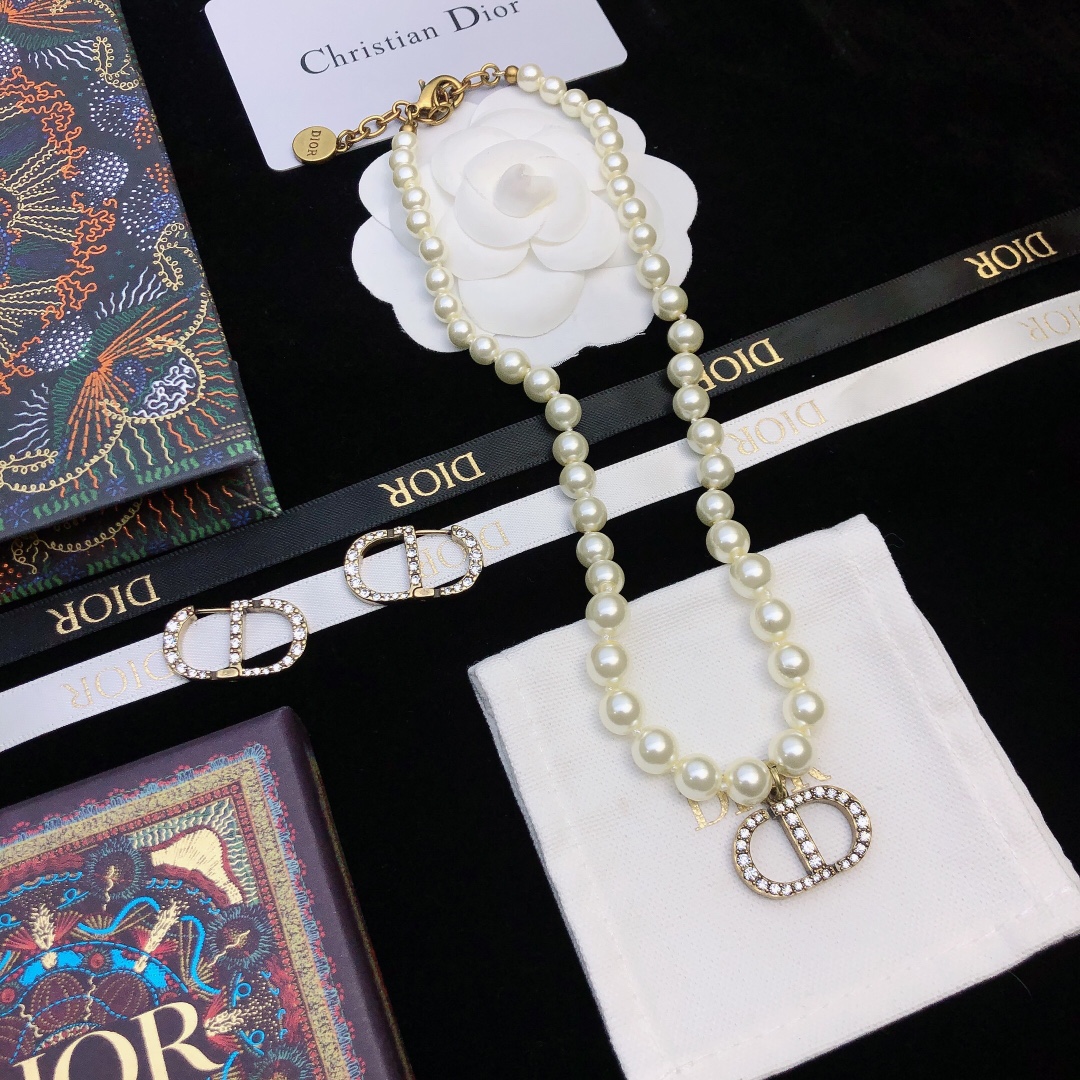 Dior necklace