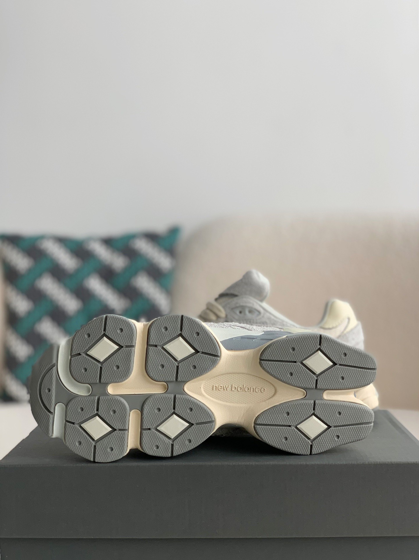 New Balance 2022R Phantom 9060 Sneakers