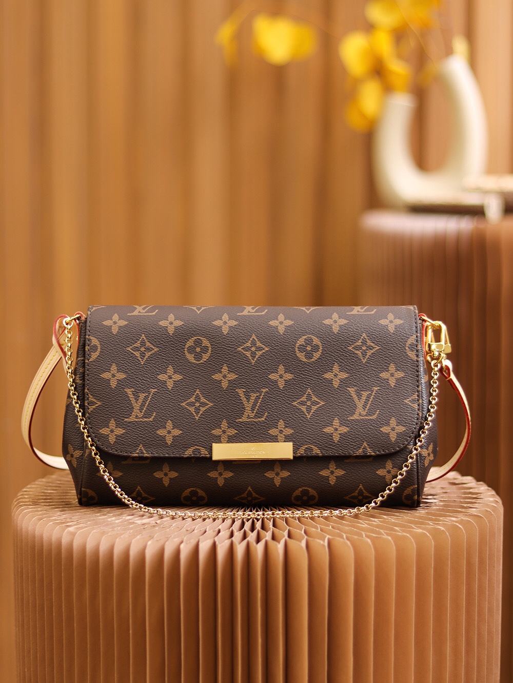 Louis Vuitton 𝐅𝐀𝐕𝐎𝐑𝐈𝐓𝐄 M40718