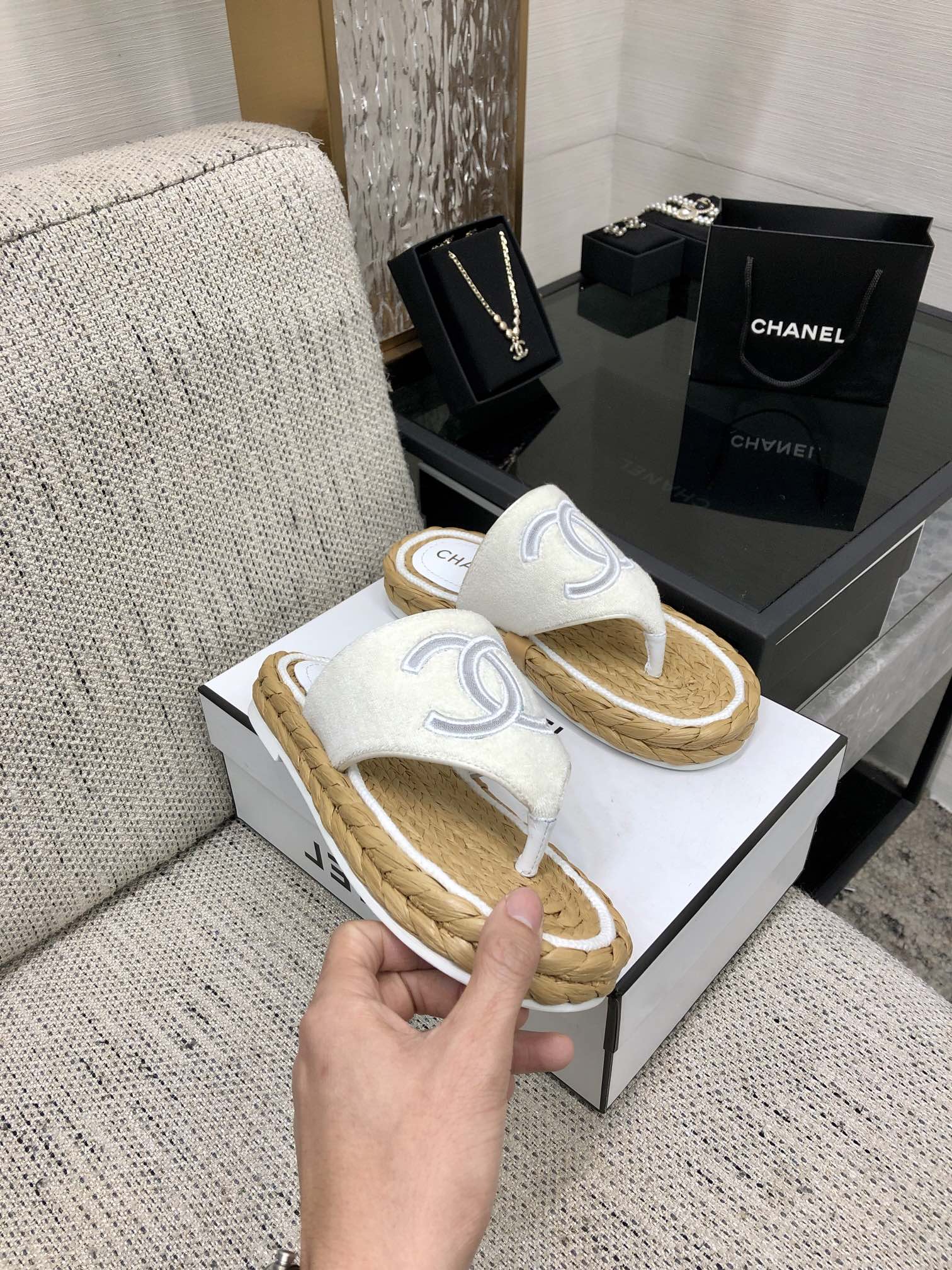 CHANEL 2022 knitted flip-flops fashionable and versatile series Imported custom towel fabric