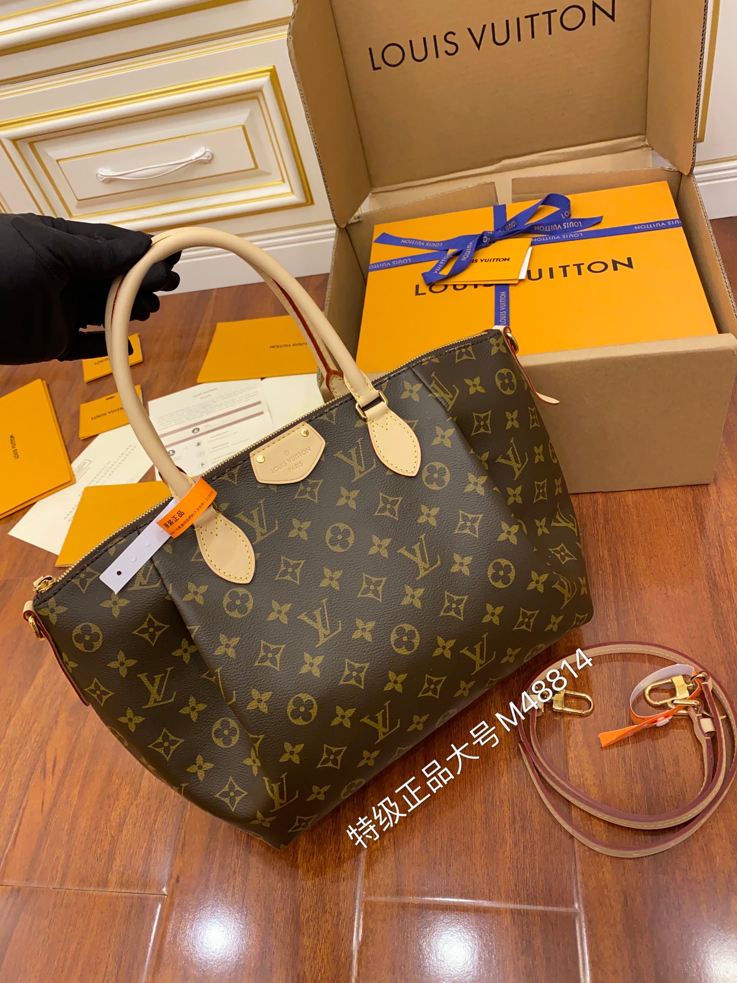 Louis Vuitton Large M48814