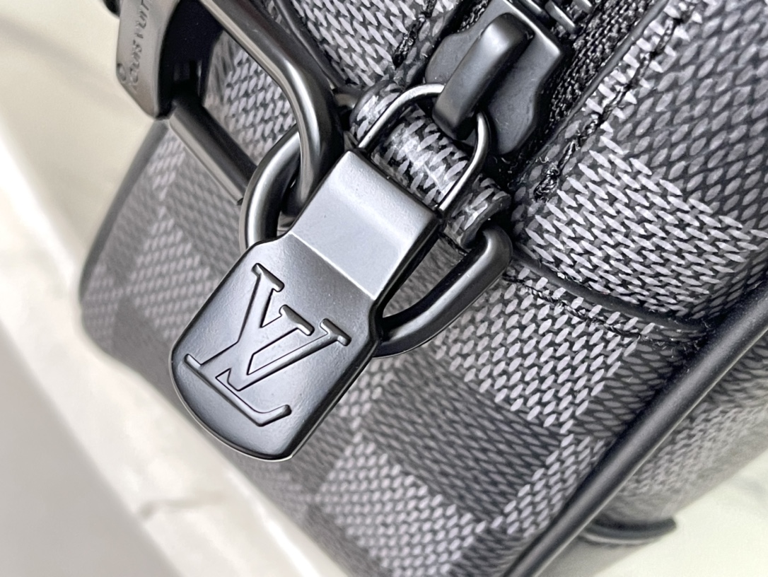 𝐋𝐎𝐔𝐈𝐒 𝐕𝐔𝐈𝐓𝐓𝐎𝐍    N60501