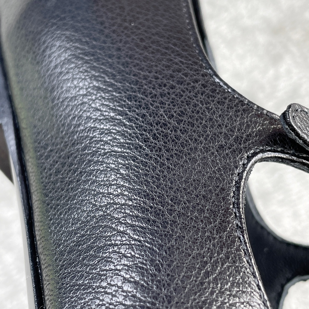 CHANEL Xiao Xiang's new double strap ballet shoes above the buckle on the small diamonds of the delicate shine