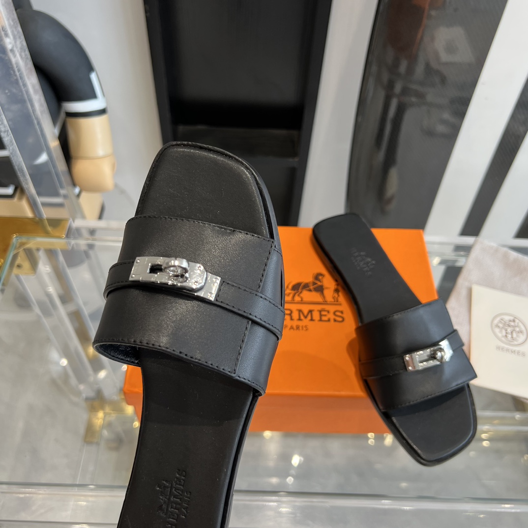Hermes slippers 🏖️