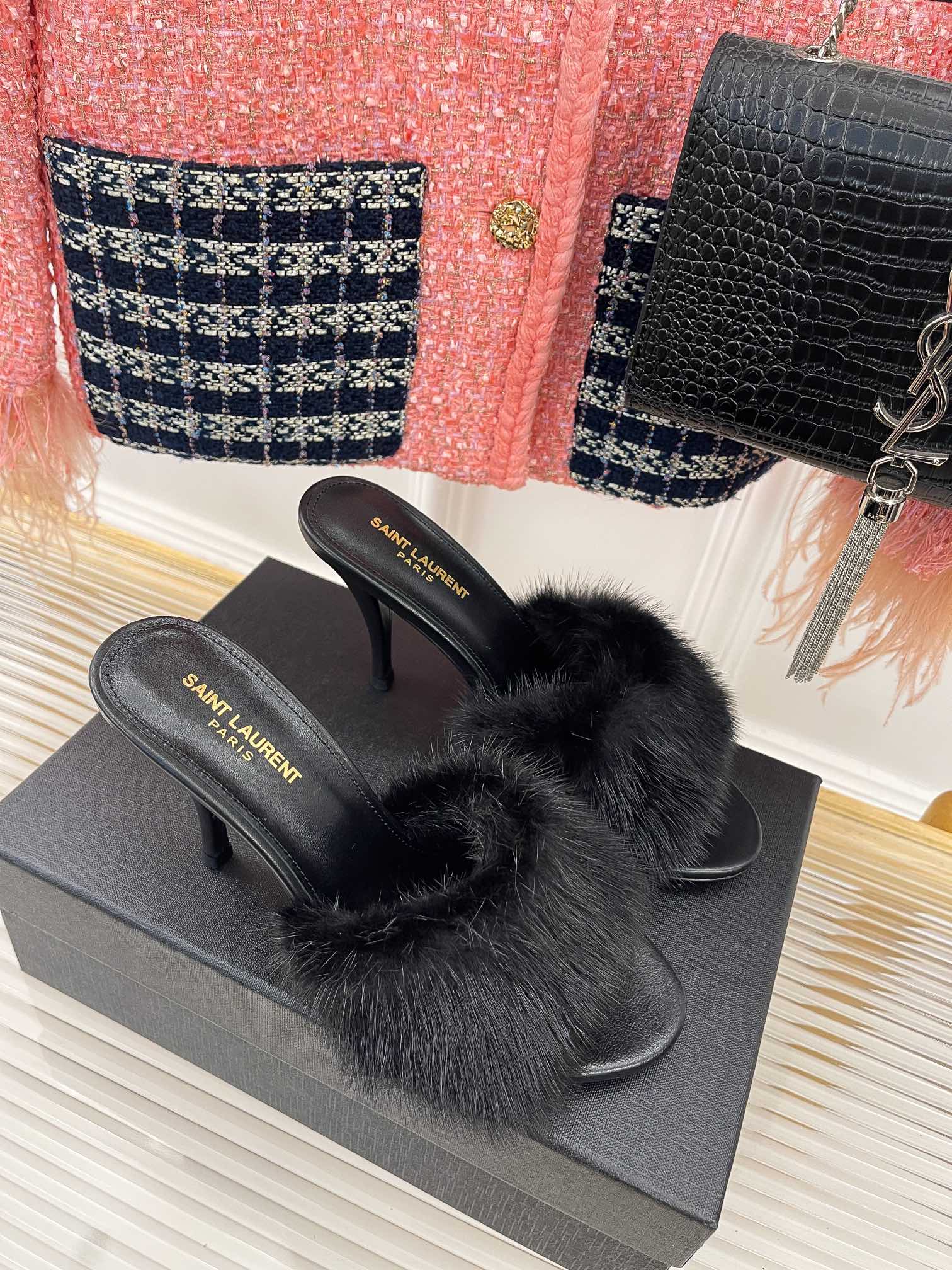 𝙎𝙖𝙞𝙣𝙩 𝙇𝙖𝙪𝙧𝙚𝙣𝙩 | 𝟐𝟎𝟐𝟐/𝐒𝐒 𝐧𝐞𝐰 YSL｜23ss early spring mink fur one high heel slippers