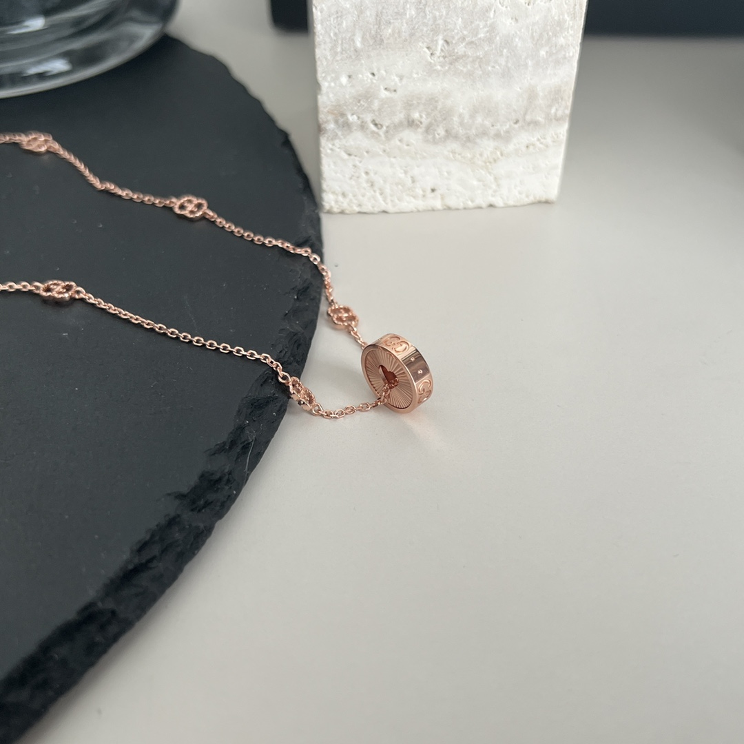 𝐆𝐮𝐜𝐜𝐢 ICON series hollow heart pendant love necklace