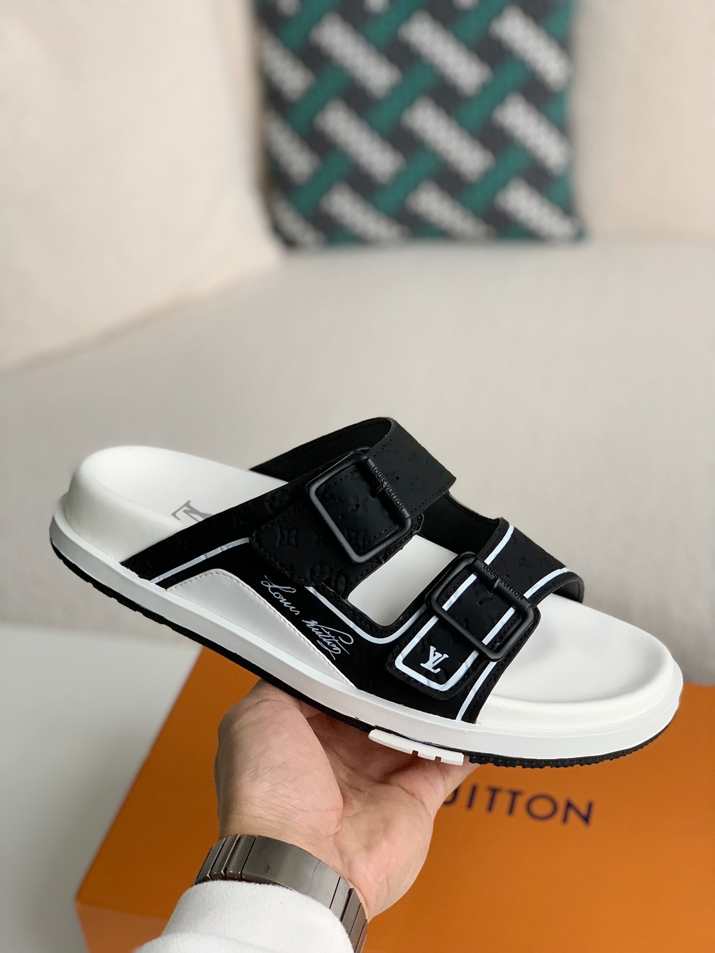 LOUIS VUITTON MAN SLIPPERS