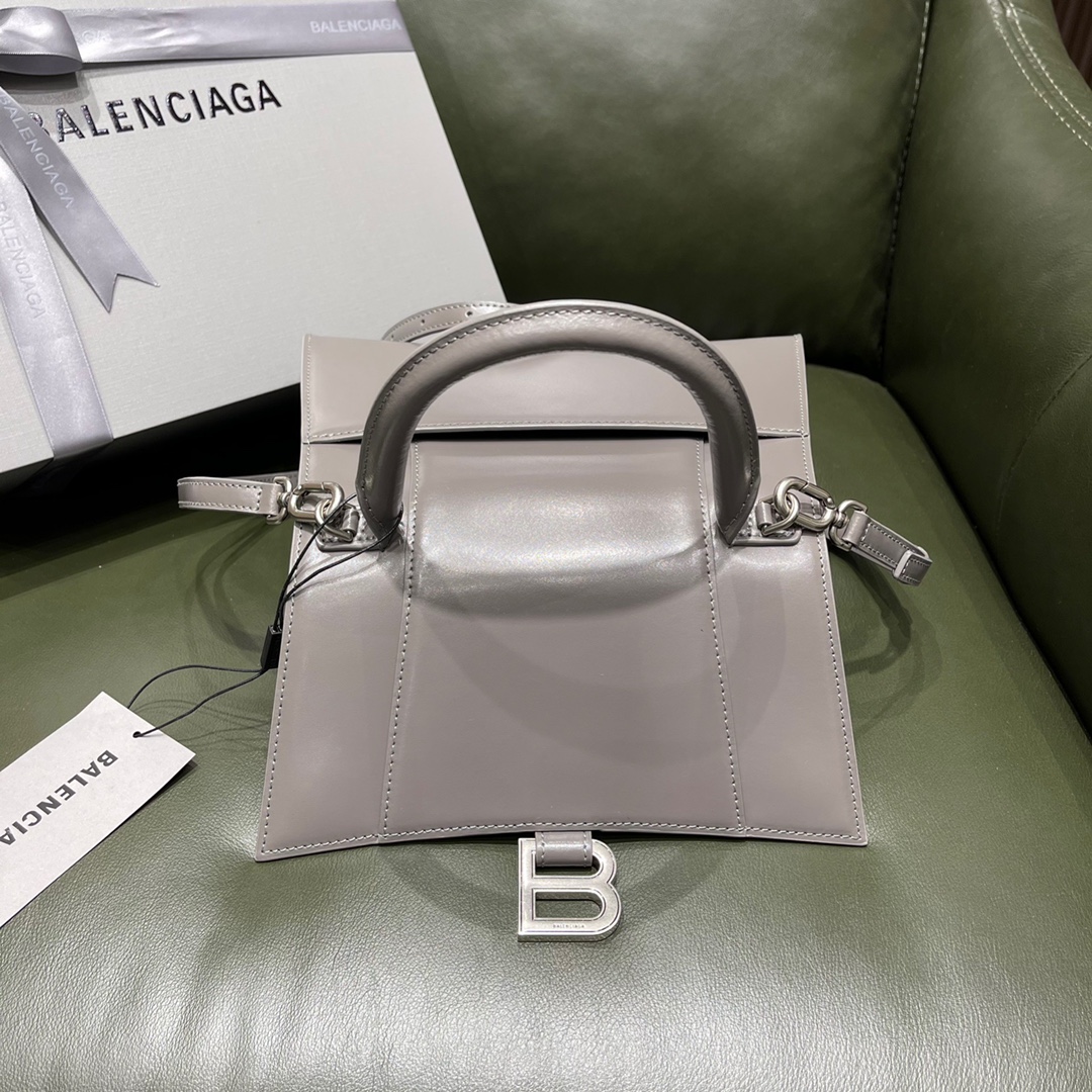 BALENCIAGA 𝐇𝐨𝐮𝐫𝐠𝐥𝐚𝐬𝐬 𝐒 The hourglass bag of the fashion world