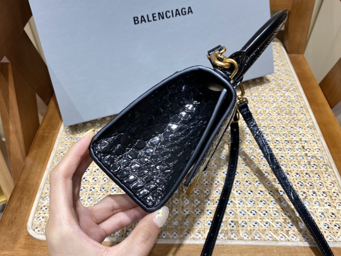 BALENCIAGA 𝐇𝐨𝐮𝐫𝐠𝐥𝐚𝐬𝐬 𝐗𝐒 crocodile-textured cowhide