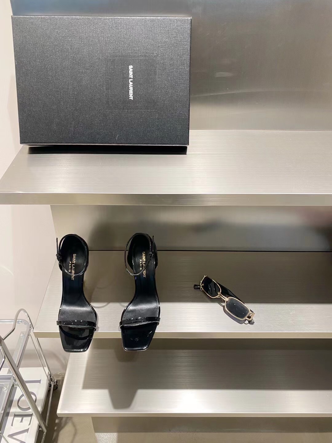 𝙎𝙖𝙞𝙣𝙩 𝙇𝙖𝙪𝙧𝙚𝙣𝙩 | 𝟐𝟎𝟐𝟏/𝐒𝐒 𝐧𝐞𝐰 YSL｜A beautiful classic Alphabet high-heeled sandals