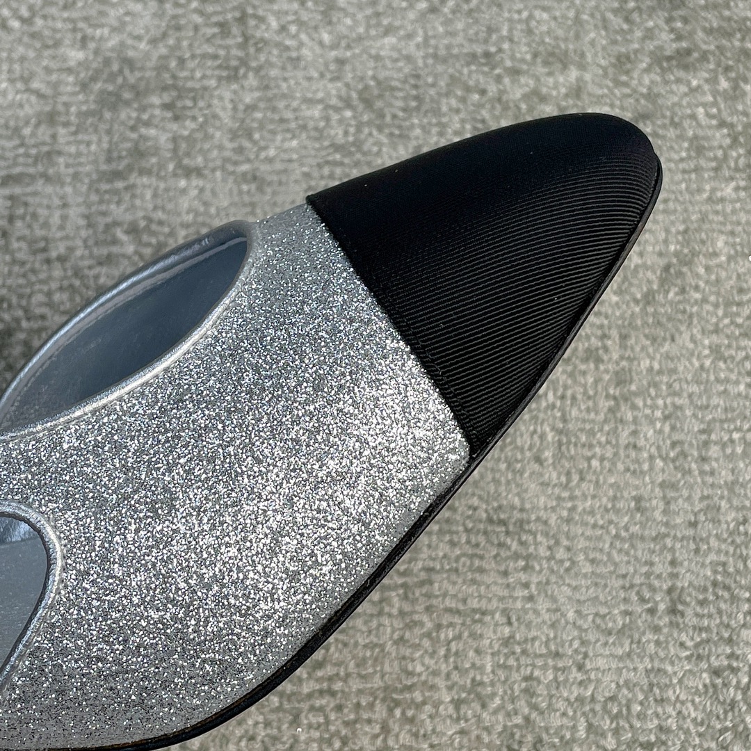 CHANEL especially popular color blocking single shoes continue the classic Chanel characteristics