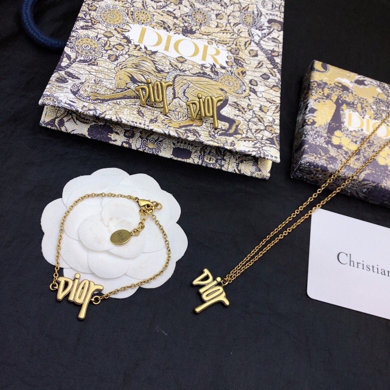 Dior necklace