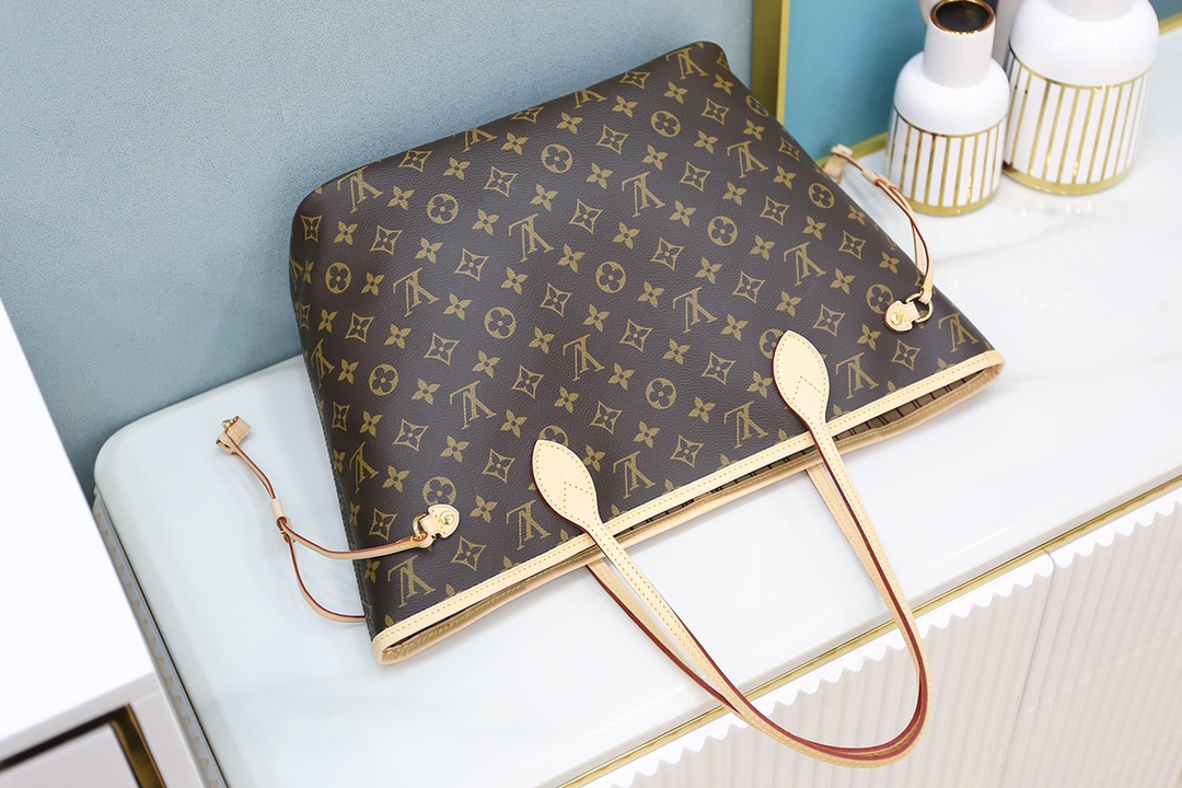 Louis Vuitton 𝗡𝗲𝘃𝗲𝗿𝗳𝘂𝗹𝗹 M40995